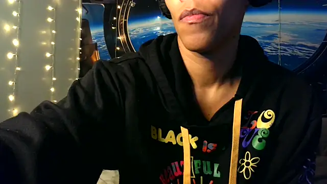 MrsToniTone online show from December 5, 2025, 4:36 pm