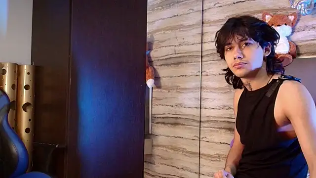 Snapshot of Lovers_21 chatting on March 4, 2026, 3:56 am Lovers 21 online show from March 4, 2026, 3:56 am