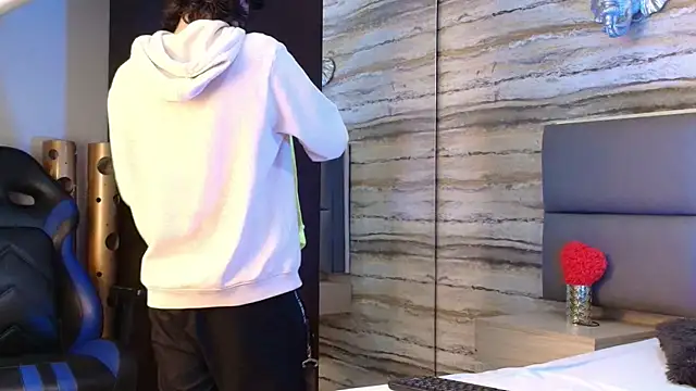 Snapshot of Lovers_21 chatting on March 7, 2026, 4:20 am Lovers 21 online show from March 7, 2026, 4:20 am