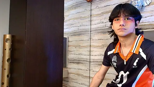 Snapshot of Lovers_21 chatting on March 10, 2026, 4:06 am Lovers 21 online show from March 10, 2026, 4:06 am