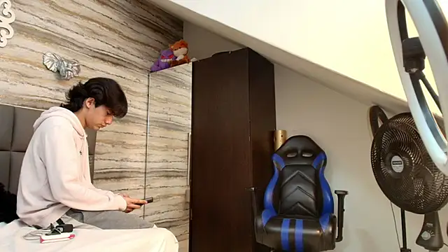 Snapshot of Lovers_21 chatting on March 19, 2026, 3:43 am Lovers 21 online show from March 19, 2026, 3:43 am