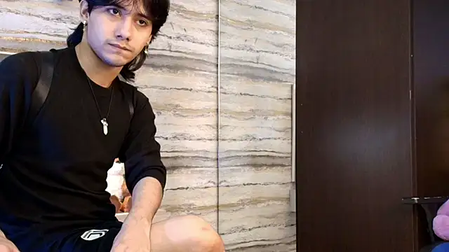 Snapshot of Lovers_21 chatting on March 26, 2026, 4:07 am Lovers 21 online show from March 26, 2026, 4:07 am