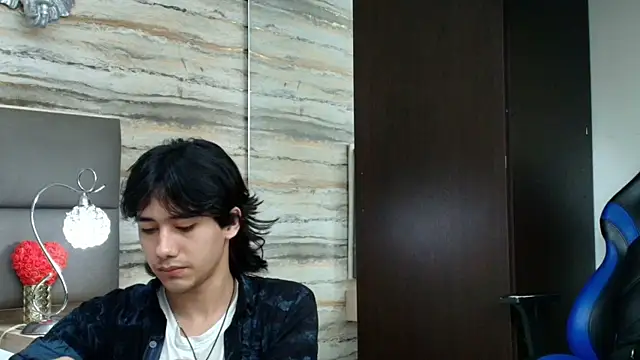 Snapshot of Lovers_21 chatting on April 1, 2026, 3:51 am Lovers 21 online show from April 1, 2026, 3:51 am