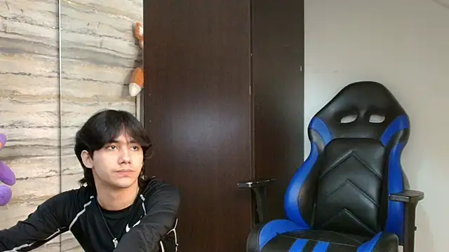 Snapshot of Lovers_21 chatting on April 2, 2026, 3:59 am Lovers 21 online show from April 2, 2026, 3:59 am