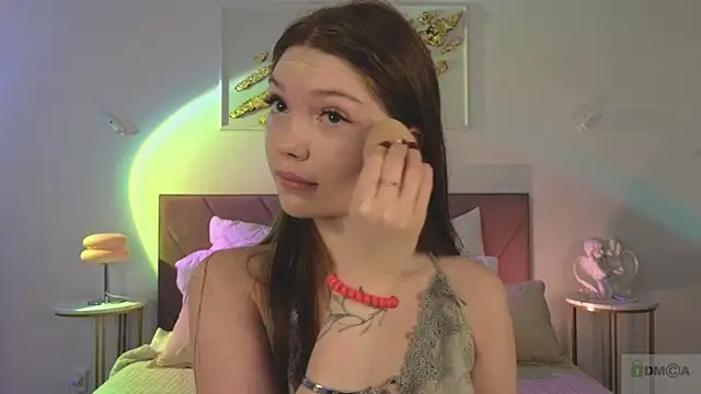 Nicole Broown  online show from November 8, 2025, 9:13 pm