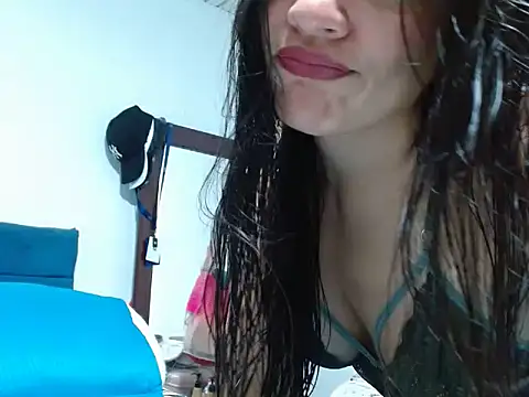 Maira Diaz online show from October 22, 2025, 2:17 pm