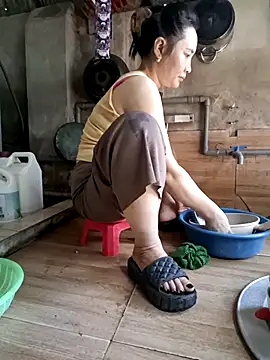 Snapshot of Lazzikaka chatting on October 2, 2025, 2:51 am Lazzikaka online show from October 2, 2025, 2:51 am