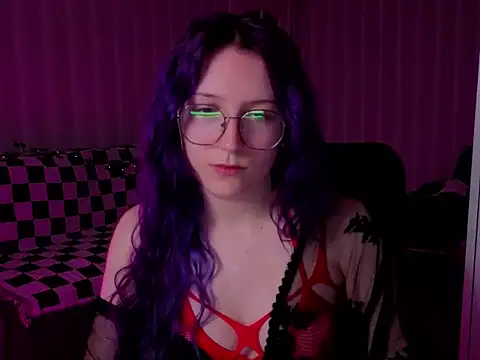 Snapshot of violet-siren-x chatting on May 28, 2026, 5:54 pm violet-siren-x online show from May 28, 2026, 5:54 pm