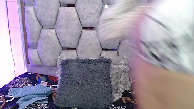 Snapshot of AnalyMilles chatting on November 28, 2025, 11:07 pm AnalyMilles online show from November 28, 2025, 11:07 pm