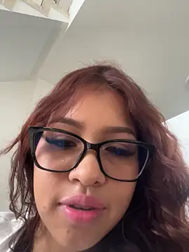 Mia Valmont online show from December 22, 2025, 9:01 pm