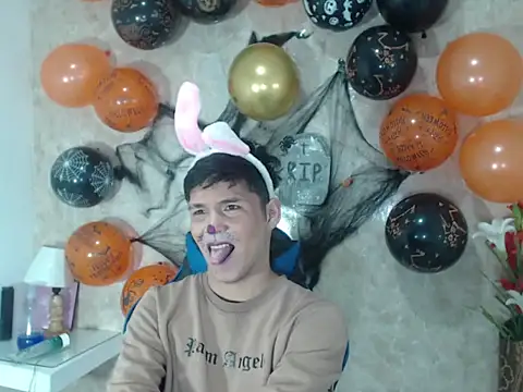 Snapshot of Aaron_Foxxx chatting on October 27, 2025, 1:26 pm Aaron Foxxx online show from October 27, 2025, 1:26 pm