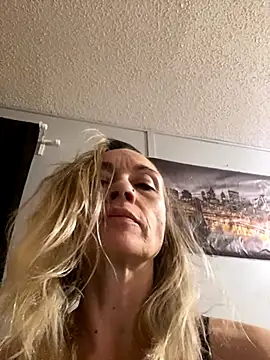 Snapshot of vixen_eyes chatting on September 26, 2025, 12:53 pm vixen eyes online show from September 26, 2025, 12:53 pm