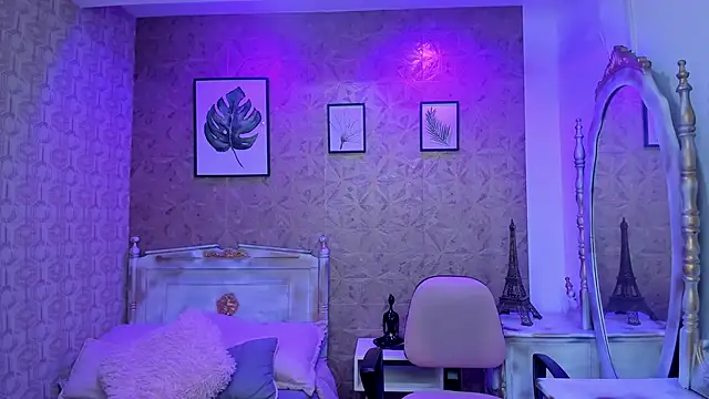 Megane whitte online show from October 21, 2025, 4:02 am