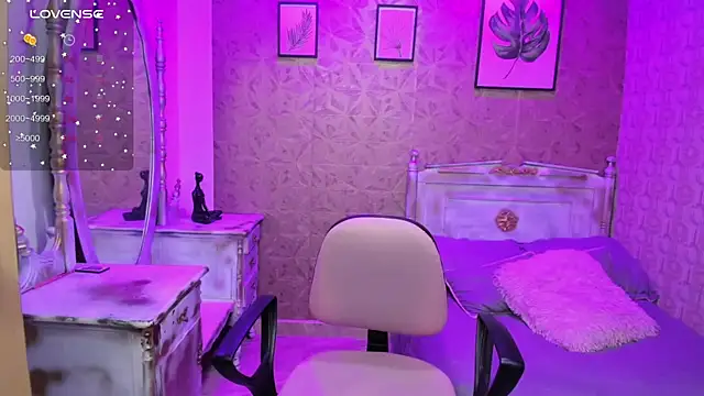 Megane whitte online show from November 27, 2025, 7:27 pm