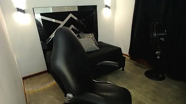 MarianaRojas  online show from March 7, 2026, 3:36 am