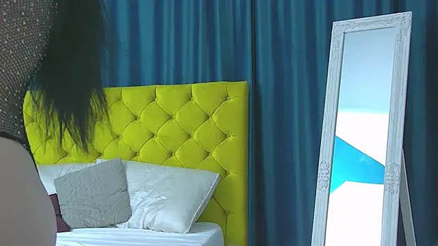 Snapshot of RubyHills chatting on December 5, 2025, 5:05 am RubyHills online show from December 5, 2025, 5:05 am