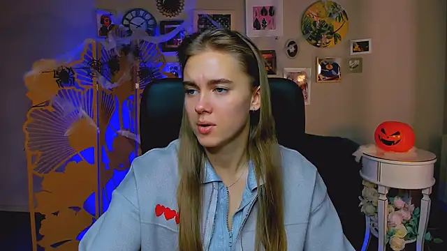 JuneWoods online show from October 27, 2025, 6:39 am