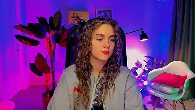 JuneWoods online show from November 22, 2025, 10:25 am