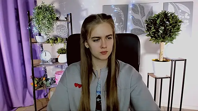 JuneWoods online show from April 3, 2026, 3:32 pm