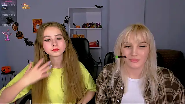 Snapshot of rebecca_smile chatting on October 31, 2025, 9:38 pm rebecca smile online show from October 31, 2025, 9:38 pm