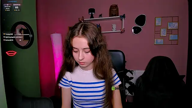 Snapshot of rebecca_smile chatting on November 26, 2025, 10:44 pm rebecca smile online show from November 26, 2025, 10:44 pm