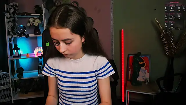 Snapshot of rebecca_smile chatting on November 30, 2025, 12:42 pm rebecca smile online show from November 30, 2025, 12:42 pm