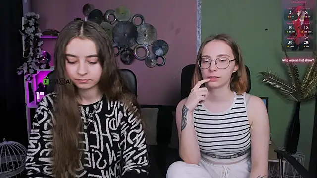 Snapshot of rebecca_smile chatting on December 21, 2025, 10:22 am rebecca smile online show from December 21, 2025, 10:22 am