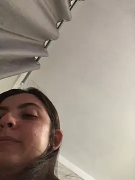 Snapshot of larj021bb chatting on February 2, 2026, 12:42 am larj021bb online show from February 2, 2026, 12:42 am