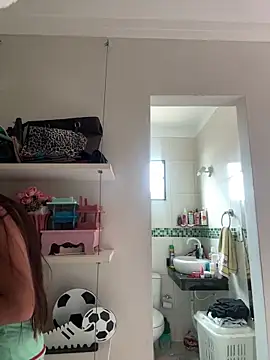 Snapshot of larj021bb chatting on April 1, 2026, 12:39 pm larj021bb online show from April 1, 2026, 12:39 pm