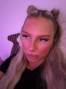 blondeeee online show from July 1, 2026, 3:34 pm