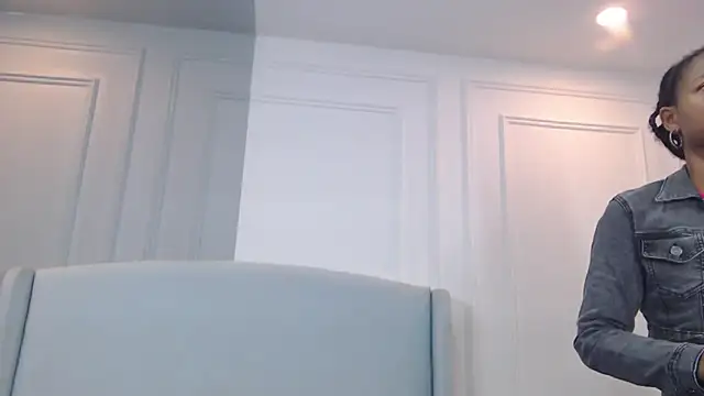 Snapshot of ChantalGarner chatting on November 18, 2025, 2:21 pm ChantalGarner online show from November 18, 2025, 2:21 pm