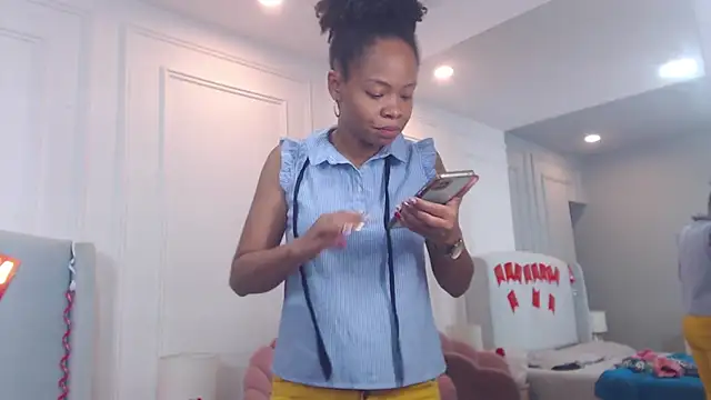 Snapshot of ChantalGarner chatting on November 25, 2025, 1:00 pm ChantalGarner online show from November 25, 2025, 1:00 pm