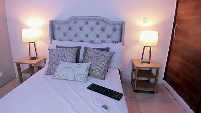 Snapshot of yen_lo_ chatting on November 1, 2025, 3:03 pm yen lo online show from November 1, 2025, 3:03 pm