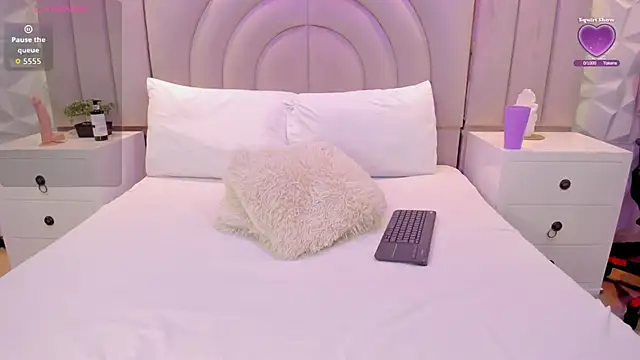 celestebellmont online show from October 23, 2025, 12:37 pm