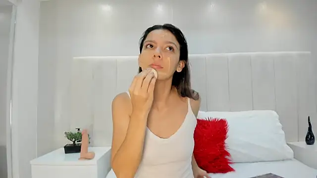 celestebellmont online show from December 2, 2025, 12:32 pm