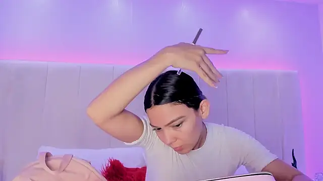 celestebellmont online show from December 4, 2025, 2:37 pm