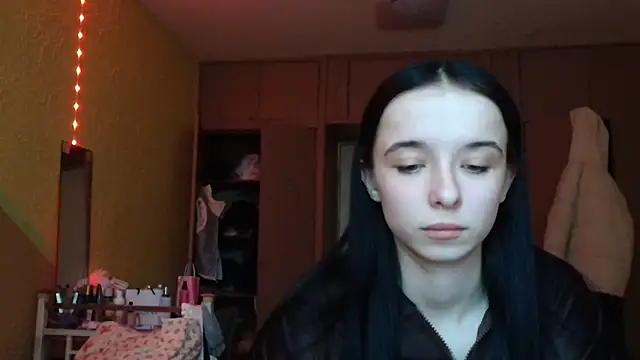 Emilia Light online show from March 4, 2026, 8:31 am