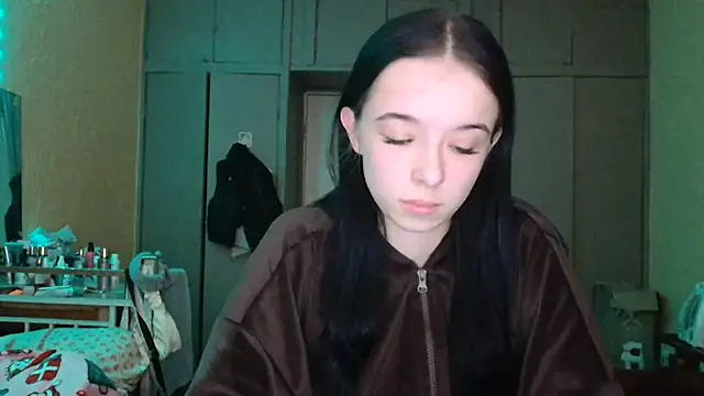 Emilia Light online show from March 31, 2026, 7:42 am