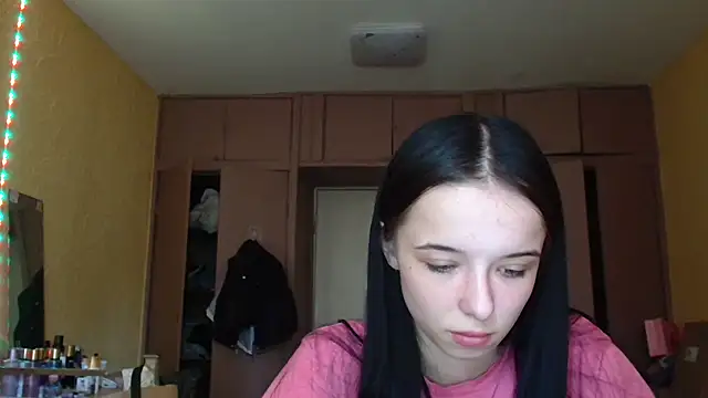 Emilia Light online show from June 4, 2026, 7:58 am