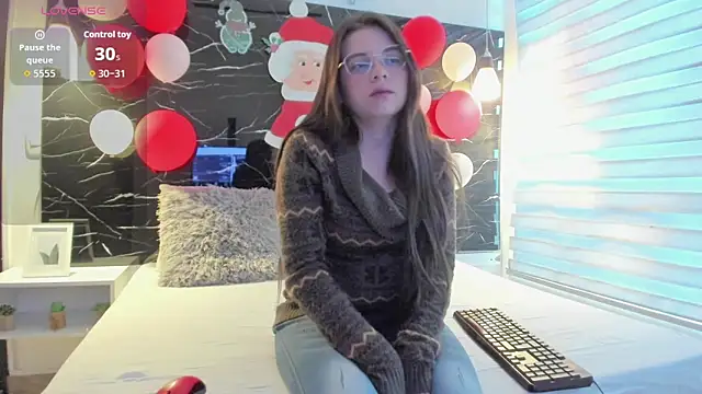 ZOE LE online show from December 22, 2025, 11:40 am