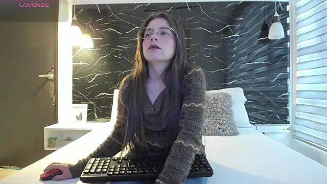 ZOE LE online show from February 11, 2026, 11:48 am