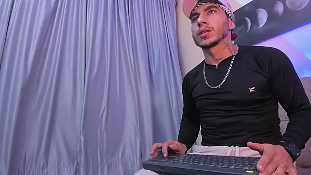 Taylor Lewiis online show from October 2, 2025, 4:19 am