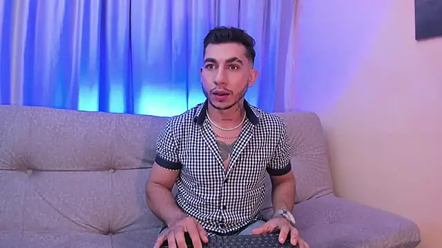 Taylor Lewiis online show from October 3, 2025, 3:58 am