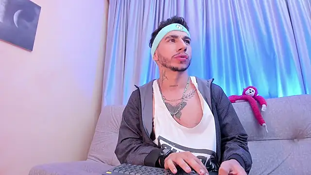 Taylor Lewiis online show from October 11, 2025, 3:50 am