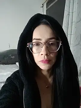 Snapshot of YaraDuartee chatting on July 10, 2026, 12:04 am YaraDuartee online show from July 10, 2026, 12:04 am