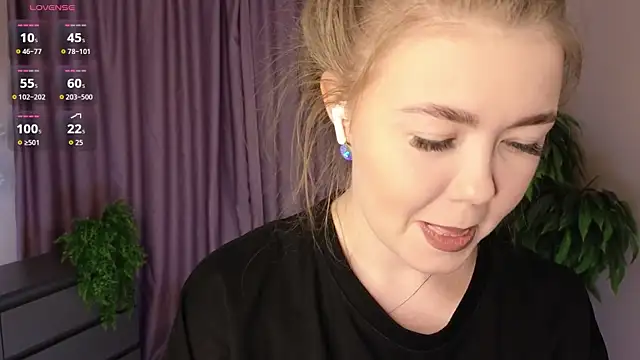 TwixieGuo online show from November 26, 2025, 10:49 am