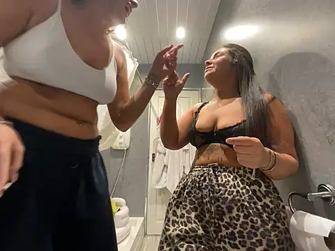 Playfulvixen25 online show from February 28, 2026, 12:33 am