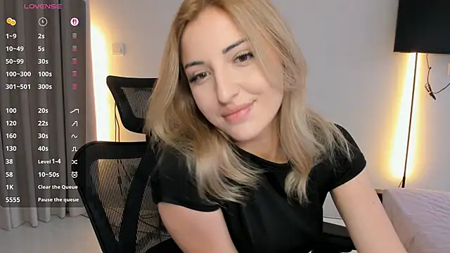 Snapshot of AmyVilvet_ chatting on April 19, 2026, 11:18 pm AmyVilvet online show from April 19, 2026, 11:18 pm