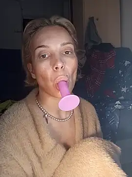 Conny Shellie online show from November 22, 2025, 10:36 am