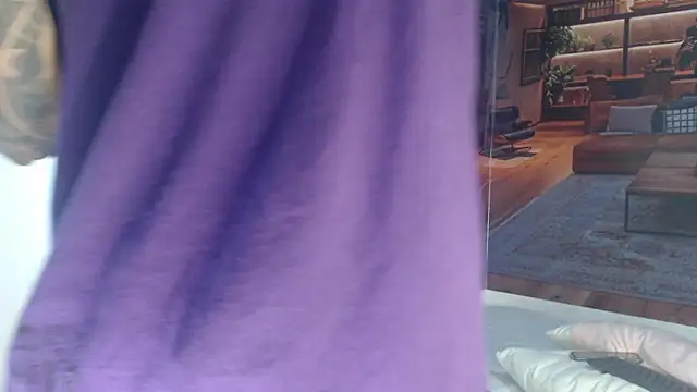 Snapshot of RomeoMillerr chatting on December 17, 2025, 7:31 pm RomeoMillerr online show from December 17, 2025, 7:31 pm